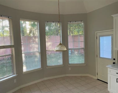 2804 Bur Oak Drive - Photo Thumbnail 12