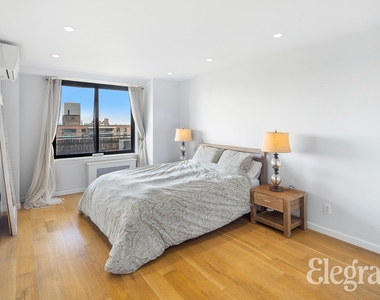 382 Central Park West - Photo Thumbnail 4