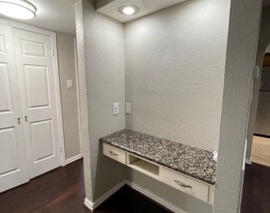 4206 Hawthorne Ave. Unit 207k - Photo Thumbnail 10