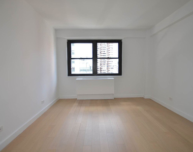 222 East 39th Street - Photo Thumbnail 6