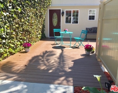 1348 Curson Ave - Photo Thumbnail 2