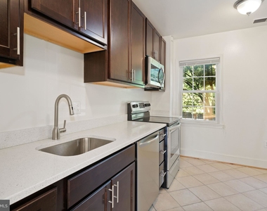 3289 Sutton Place Nw - Photo Thumbnail 2