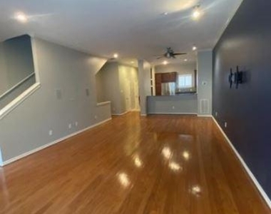 4411 Mckinney Avenue - Photo Thumbnail 2