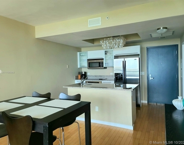 888 Biscayne Blvd - Photo Thumbnail 8