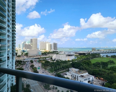 888 Biscayne Blvd - Photo Thumbnail 2