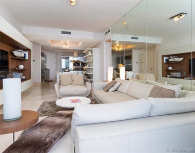 18201 Collins Ave - Photo Thumbnail 2