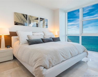 18201 Collins Ave - Photo Thumbnail 14