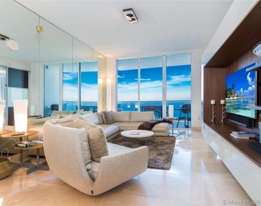 18201 Collins Ave - Photo Thumbnail 9