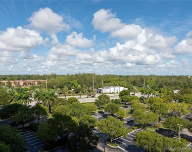 17301 Biscayne Blvd - Photo Thumbnail 2