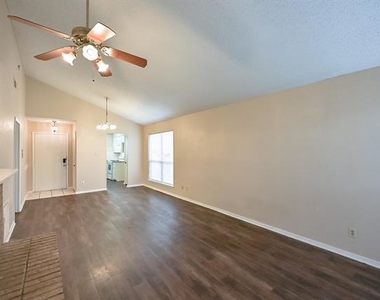 2704 Saint George Place - Photo Thumbnail 10