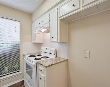 2704 Saint George Place - Photo Thumbnail 6