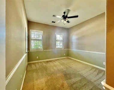 2915 Ivygreen Road - Photo Thumbnail 15