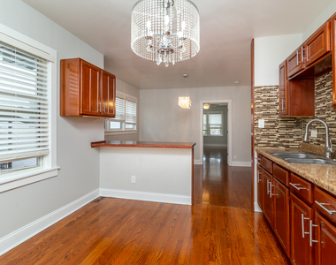 6215 North Maplewood Avenue - Photo Thumbnail 12