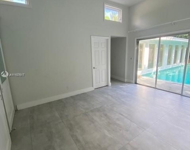 6810 Sw 70th Ave - Photo Thumbnail 19