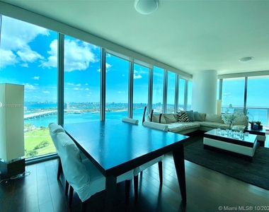 888 Biscayne Blvd - Photo Thumbnail 4