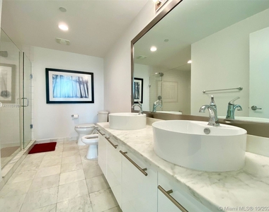 888 Biscayne Blvd - Photo Thumbnail 10