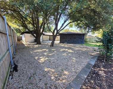 3527 Vinecrest Drive - Photo Thumbnail 6