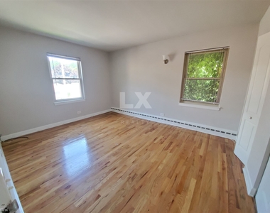 2108 W Foster Ave - Photo Thumbnail 6