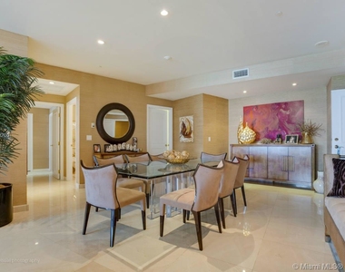 9601 Collins Ave - Photo Thumbnail 4