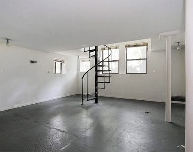 814 West 19th Street - Photo Thumbnail 6