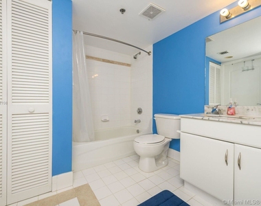 1200 Brickell Bay Dr - Photo Thumbnail 16