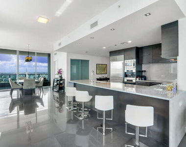 900 Biscayne Boulevard - Photo Thumbnail 3