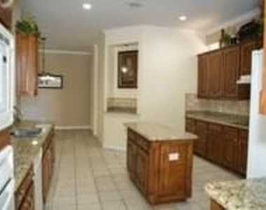 5616 Glenview Lane - Photo Thumbnail 15