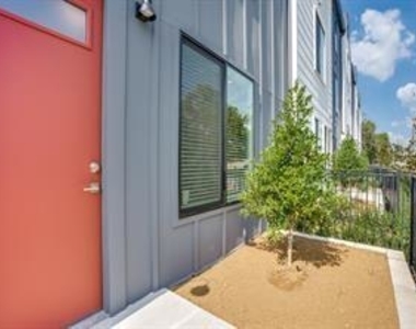 3275 Dallas Street - Photo Thumbnail 5