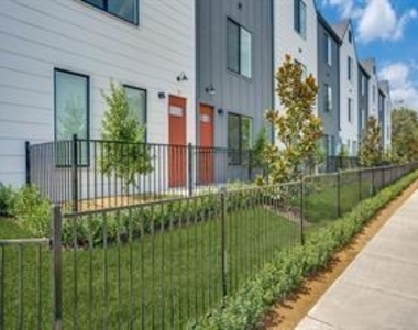 3275 Dallas Street - Photo Thumbnail 0