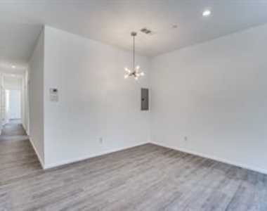 3275 Dallas Street - Photo Thumbnail 8