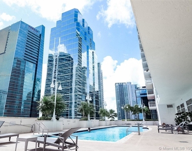 1200 Brickell Bay Dr - Photo Thumbnail 40