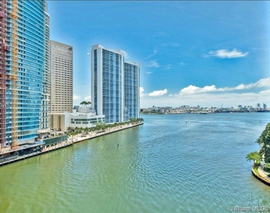 465 Brickell Ave - Photo Thumbnail 5