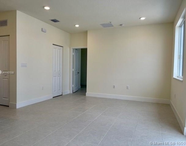 6450 Nw 102 Path - Photo Thumbnail 3