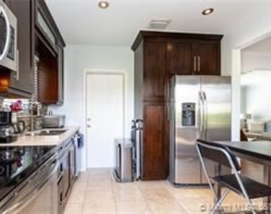 1810 Sw 32nd Ct - Photo Thumbnail 3