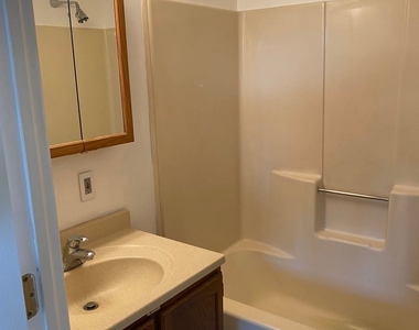 10 N Lakeside Ave - Unit 2 - Photo Thumbnail 15