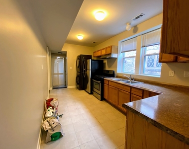 2439 West Fargo Avenue - Photo Thumbnail 12