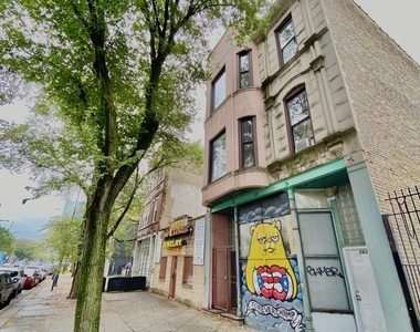 2631 West Division Street - Photo Thumbnail 0