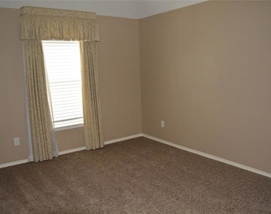 2713 Stanford Drive - Photo Thumbnail 11