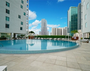 500 Brickell Ave - Photo Thumbnail 35