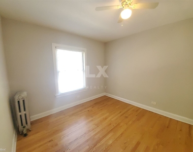 1441 W Lunt Ave - Photo Thumbnail 5