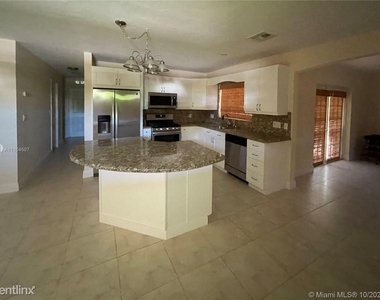 6930 Sw 108th Ave # 6930 - Photo Thumbnail 21