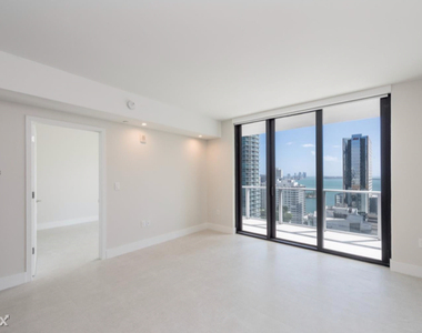 1010 Brickell Ave - Photo Thumbnail 2