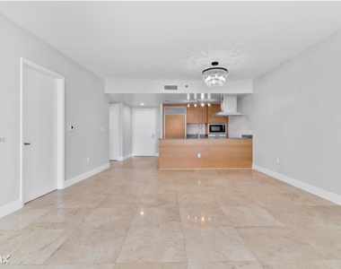 465 Brickell Ave - Photo Thumbnail 3