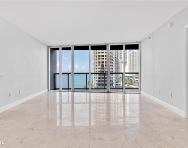 465 Brickell Ave - Photo Thumbnail 10