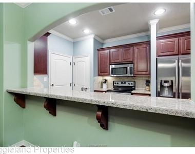 1402 Crescent Ridge - Photo Thumbnail 4