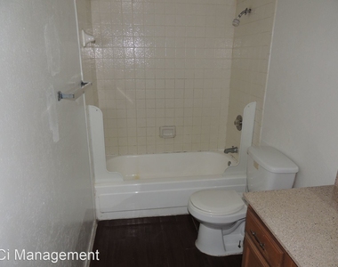 6526 Ridgecrest Rd. Apt. 212 - Photo Thumbnail 5