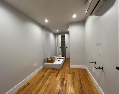 225 Halsey Street - Photo Thumbnail 7