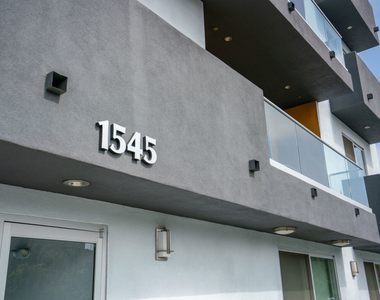 1545 S Fairfax Ave - Photo Thumbnail 9