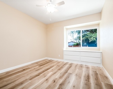 804 Avenida Presidio - Photo Thumbnail 32