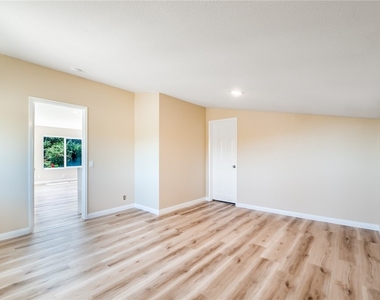 804 Avenida Presidio - Photo Thumbnail 18